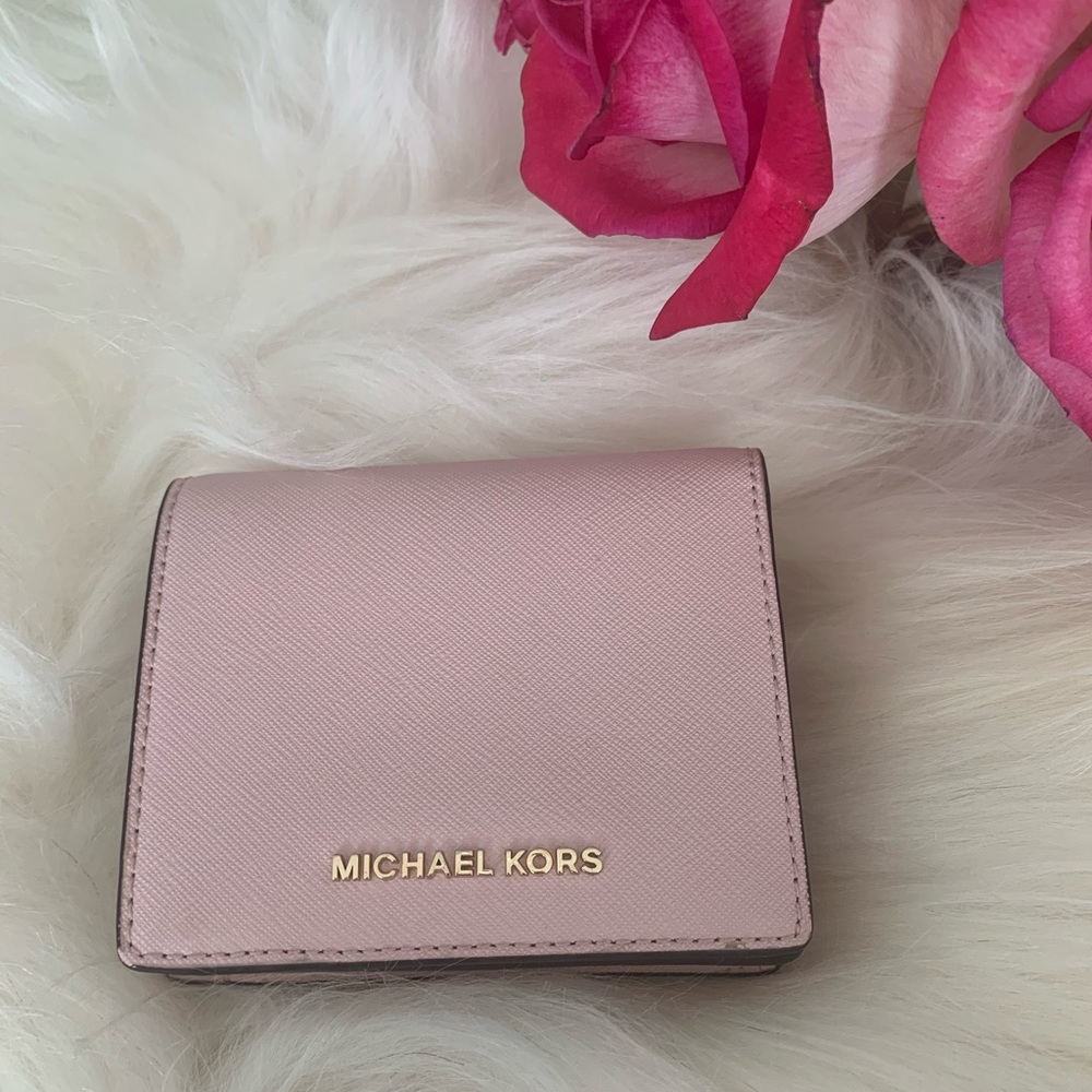 Michael Kors Wallet. Pale Pink Leather with Gold.